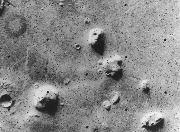 the-face-on-the-surface-of-mars-photo-u1