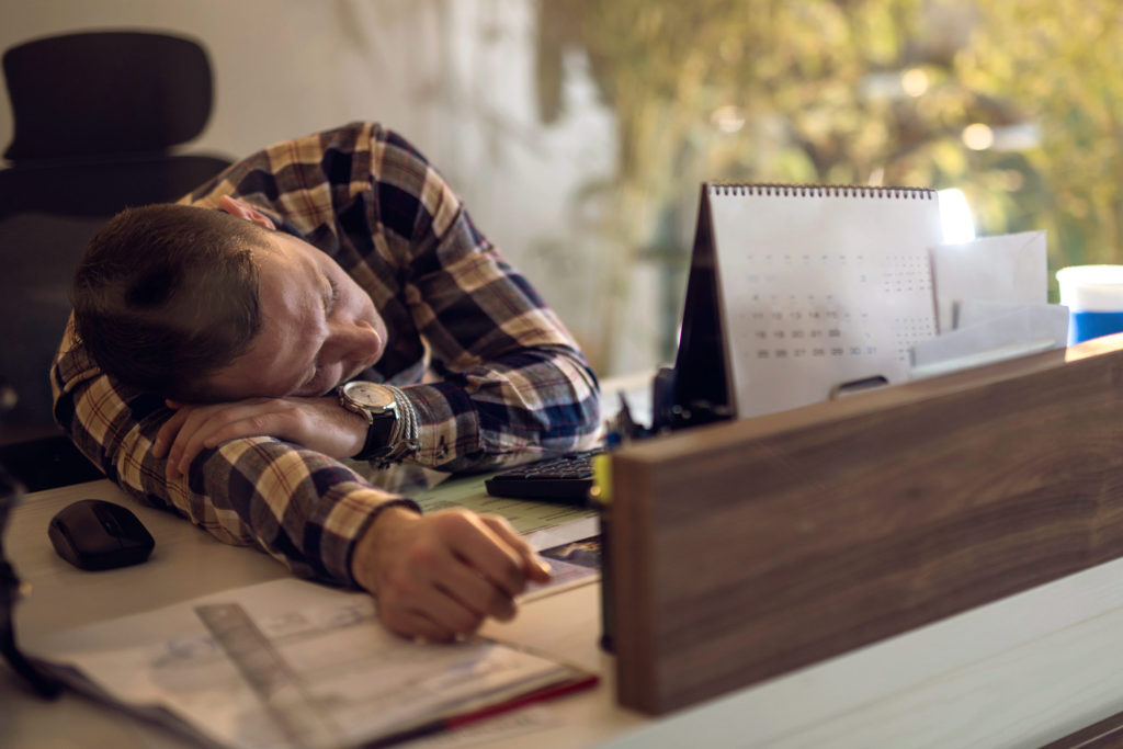 08-tricks-taking-nap-man-work-desk